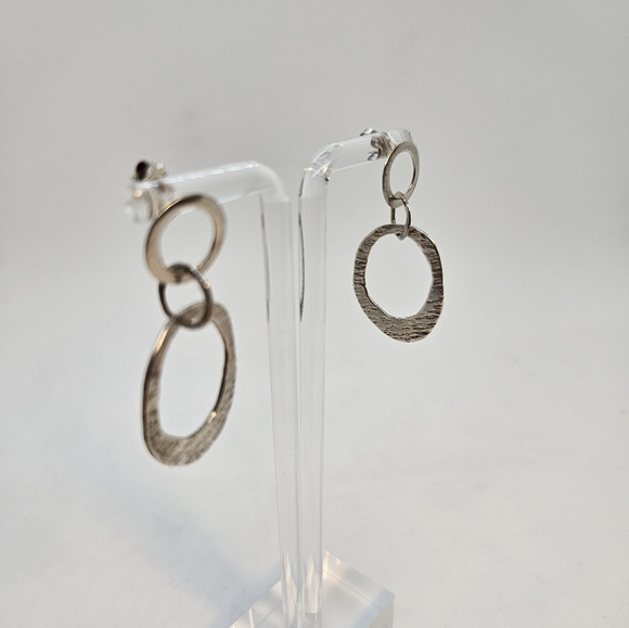 Silpada Textured Circle Earrings #P1529 - Picture 3 of 7